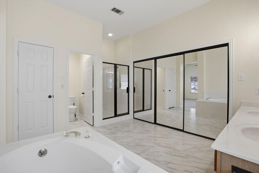 Building Photo - 6613 Barclay Ln