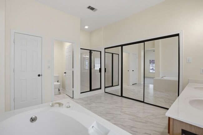 Building Photo - 6613 Barclay Ln