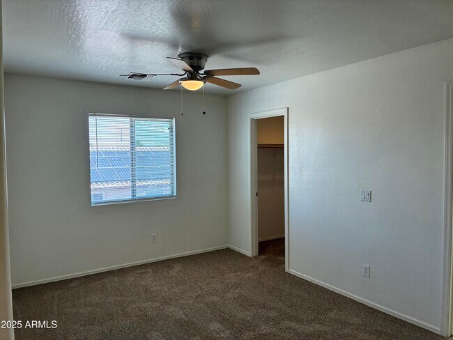 Building Photo - 25177 W Park Ave
