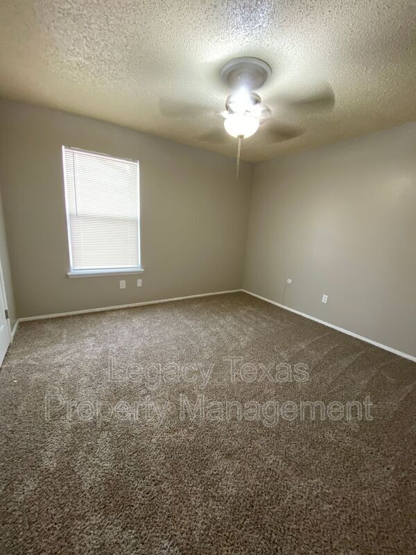 Building Photo - 1409 Courtney Pl