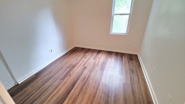 Building Photo - 409 Kingsboro St