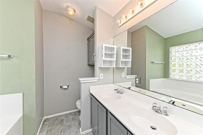 Building Photo - 1227 Cardigan St