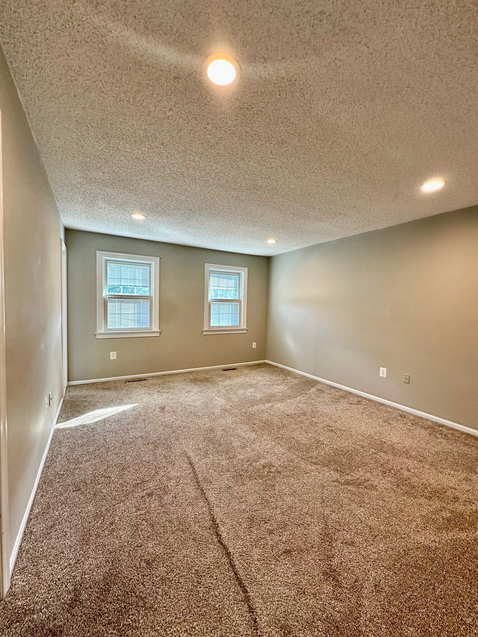 Building Photo - 3070 Tecumseh Ct