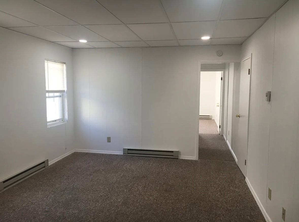 Building Photo - 339 S Poplar St
