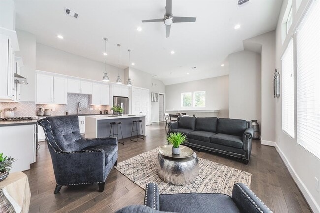 Building Photo - 2149 Hoskins Dr