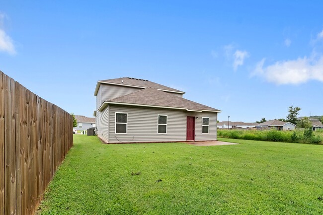Building Photo - Beautiful home Located in desirable west F...