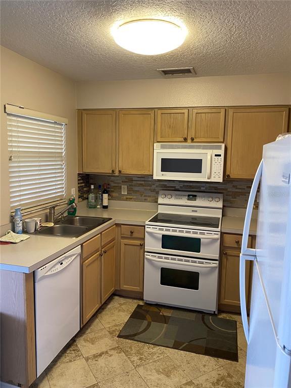 Building Photo - 427 Kensington Lake Cir