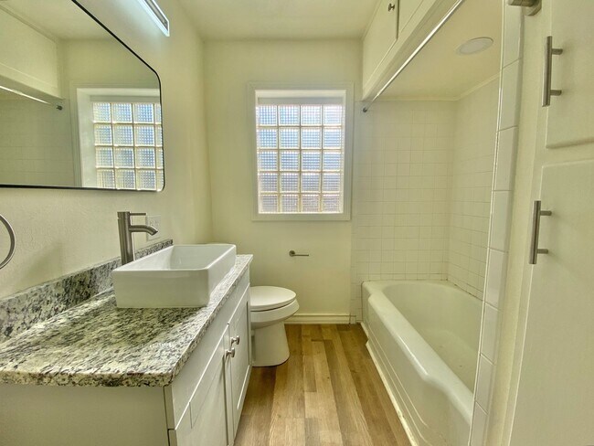 Building Photo - NOW PRE-LEASING FOR JULY: 4 bed 2 bath 2car garage in Tech Terrace