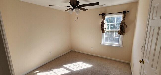 Building Photo - Nice 2 story brick home near Reagan High School