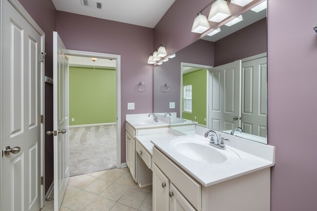 Building Photo - 2437 Duxbury Dr