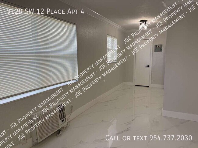 Building Photo - 3128 SW 12th Pl