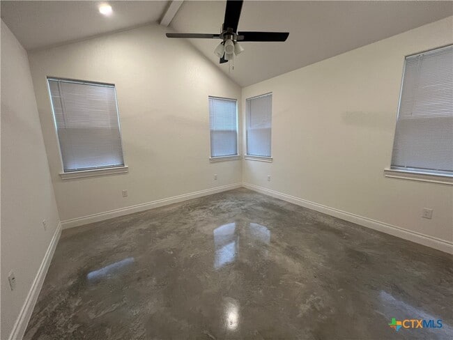 Building Photo - 274 Kerlick Ln