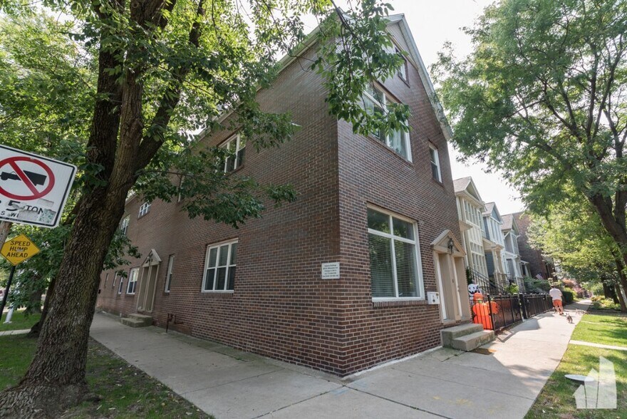 Primary Photo - 3859 N Ravenswood Ave