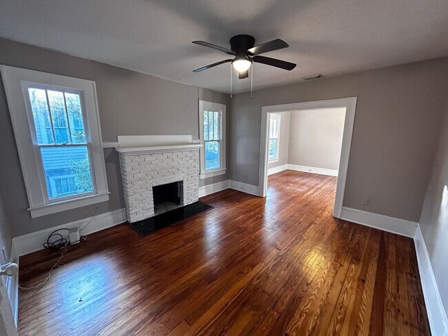 Building Photo - 2561 Rosselle St