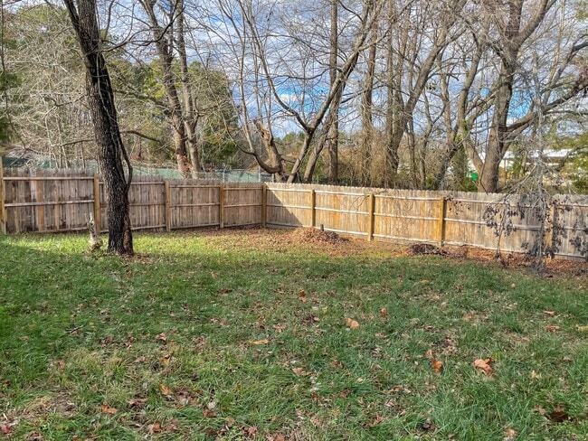 Building Photo - 510 Lakeview Ave, Colonial Heights