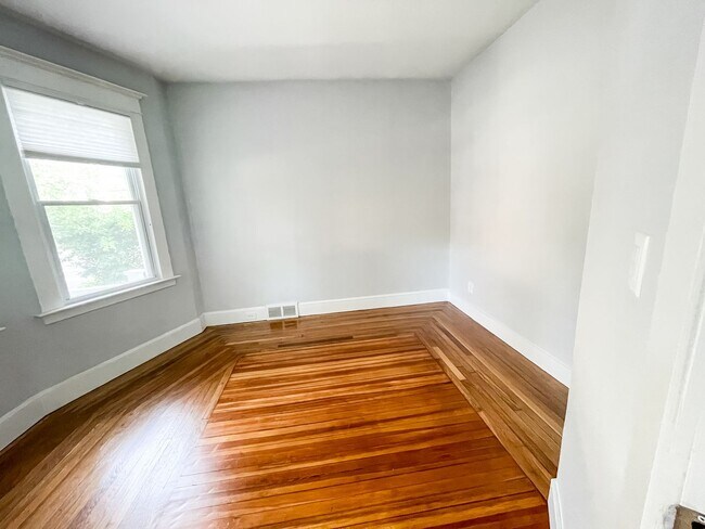 Building Photo - 236 Nicoll St