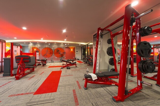 Building Photo - Make This Space Your Own!