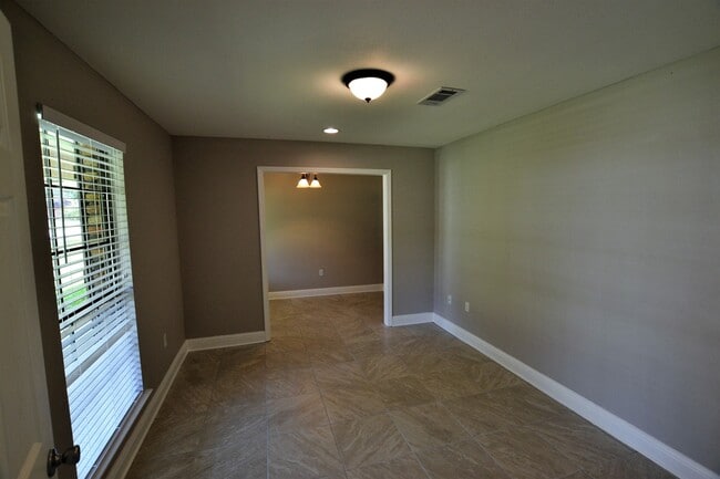 Building Photo - Newly renovated home in Beau Village Subdivision in Denham Springs near I-12