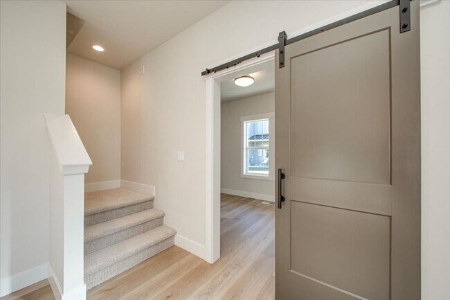 Building Photo - Luxury Townhome in the Heart of Eagle — 3 Beds + 3 Baths + Premium Amenities
