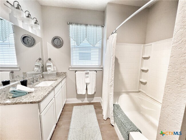 Building Photo - 223 Sapphire Dr