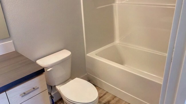 Building Photo - 1112 King Rd