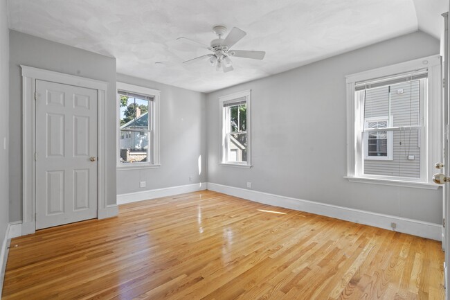 Building Photo - 146 Beech St