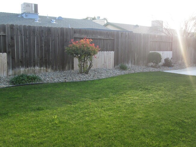 Building Photo - Oswell Park Gated Community COMING SOON!