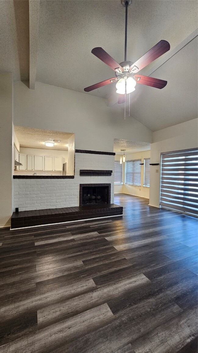 Building Photo - 543 Oakdale Dr