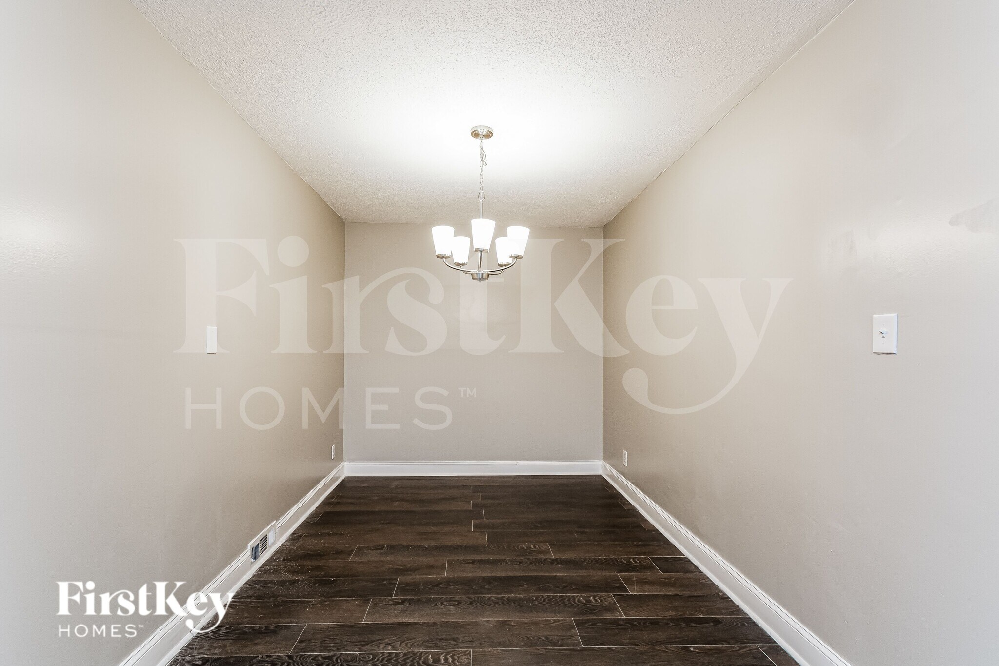 Building Photo - 1104 Raynor St