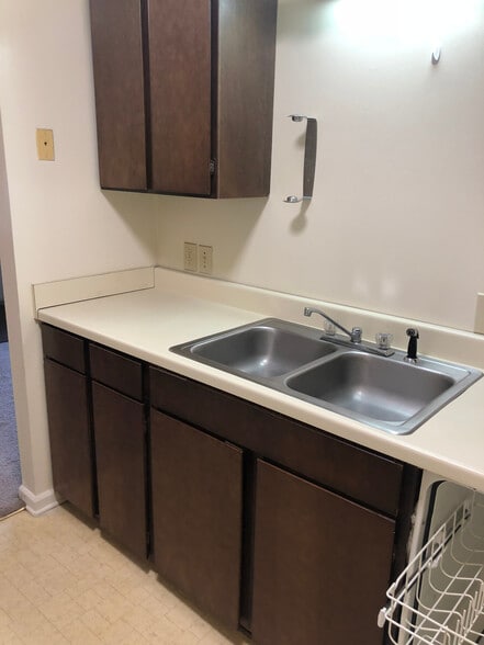 Building Photo - 703 S Chapman St