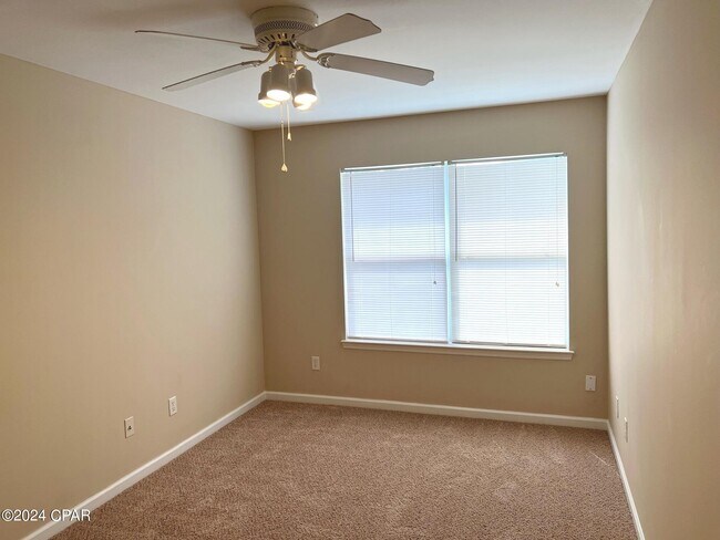 Building Photo - 1553 Mulberry Ave