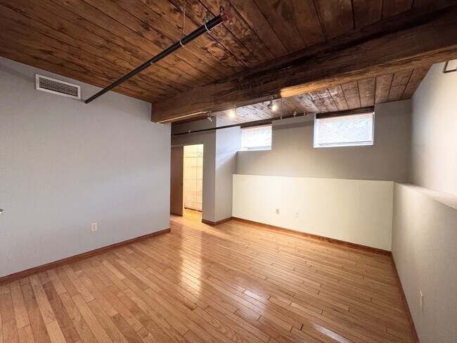 Building Photo - 1 Envelope Terrace