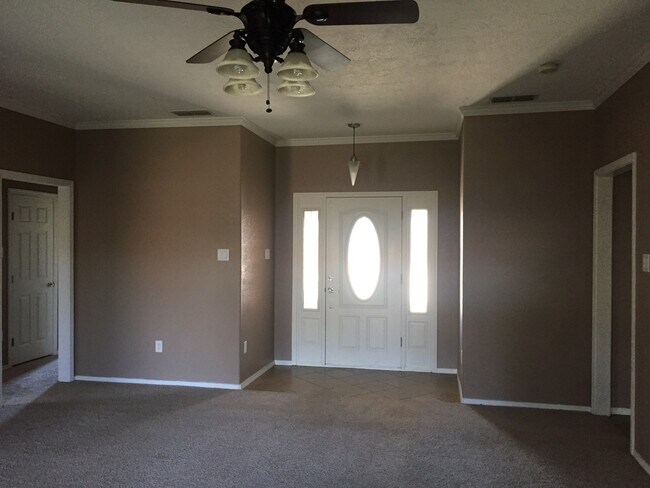 Building Photo - GREAT HOME GREAT LOCATION