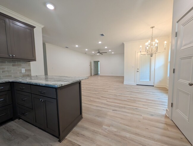 Building Photo - 7A Fernwood Dr