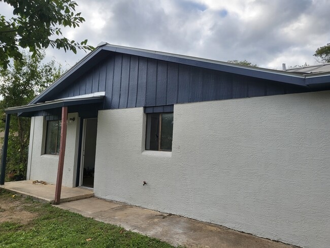 Building Photo - 906 George St