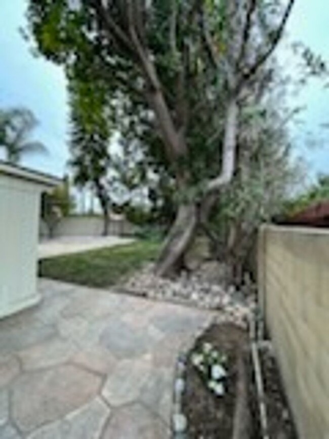 Building Photo - Spacious 5 Bedroom in Mission Viejo!