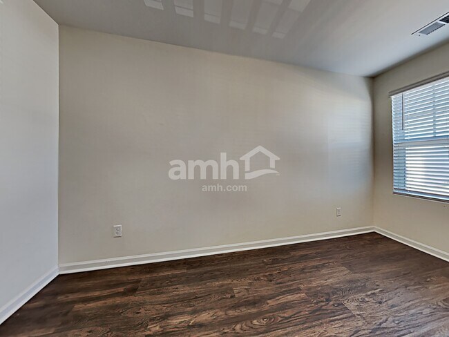 Building Photo - 190 Orion Way