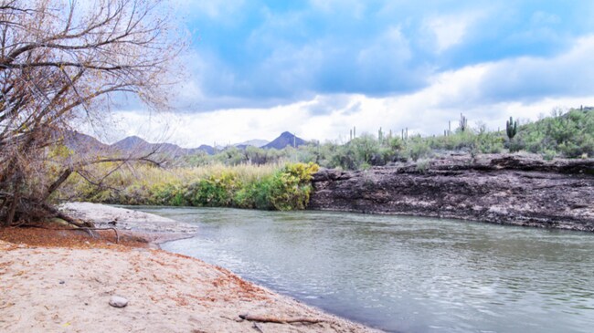 Building Photo - 3Bed/2Bath Home in Scottsdale w/ 2 Car Gar...
