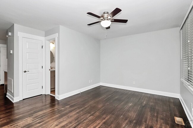 Building Photo - Rent Special on Beautifully Renovated Apartment in Wilmore!