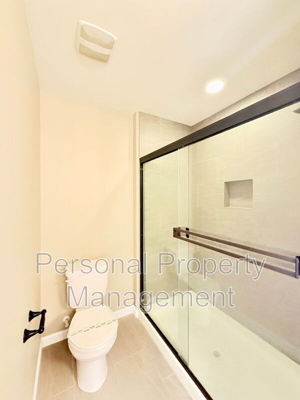 Building Photo - 13016 NE 28th Way