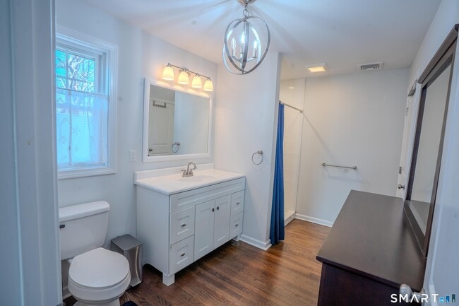 Building Photo - 348 Buckingham Ave