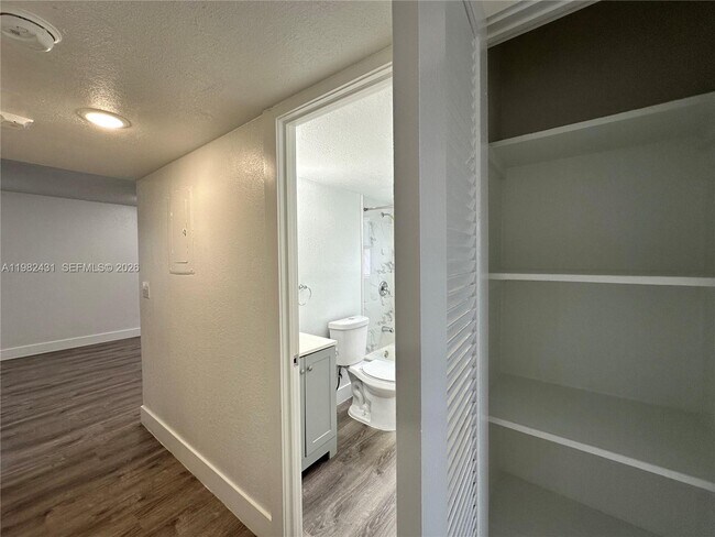 Building Photo - 2910 Pierce St