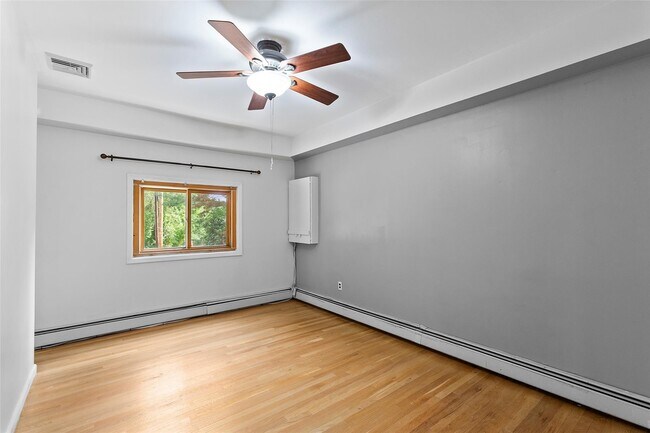 Building Photo - 934 Lester Rd