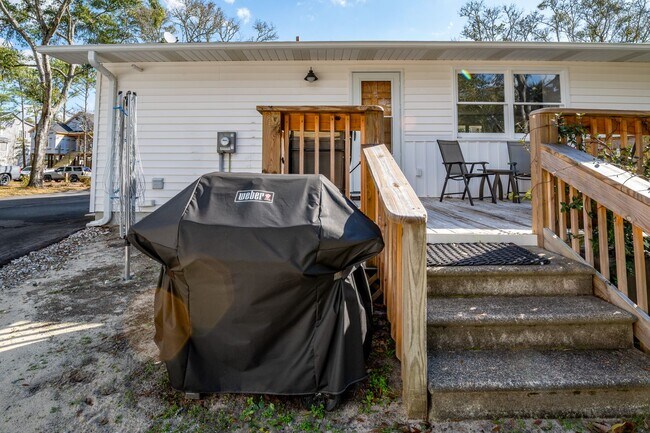 Building Photo - BEACH HOME NOW AVAILABLE-SHORT OR LONG-TERM