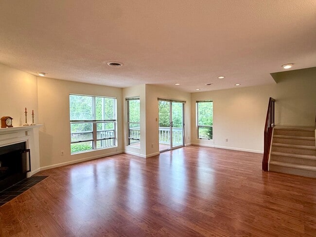 Building Photo - 11 Creek Cir