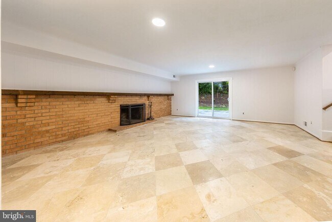 Building Photo - 615 Smallwood Rd