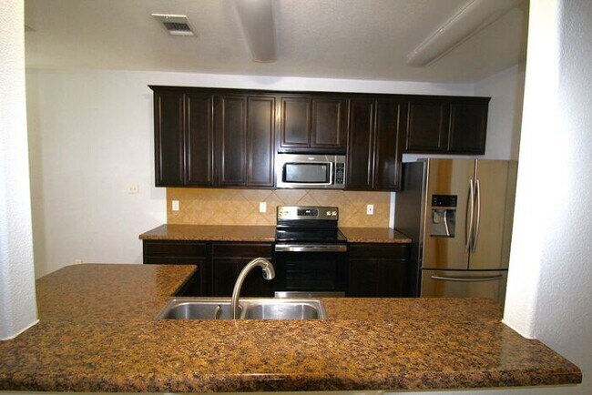 Building Photo - 6707 Rosita Oak Dr