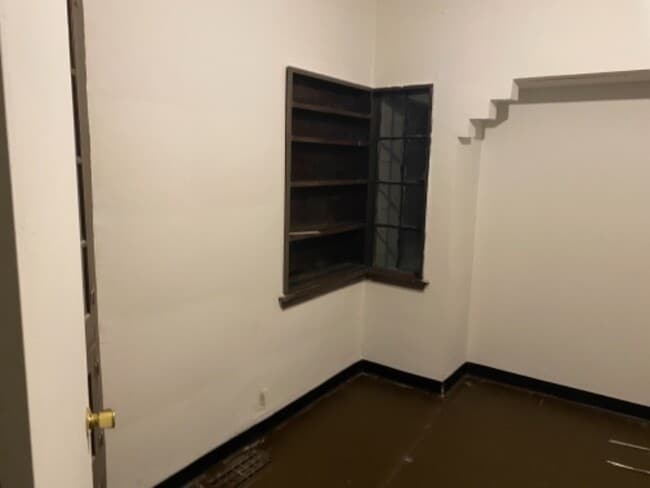 Building Photo - 1532 Woodland Ave NW