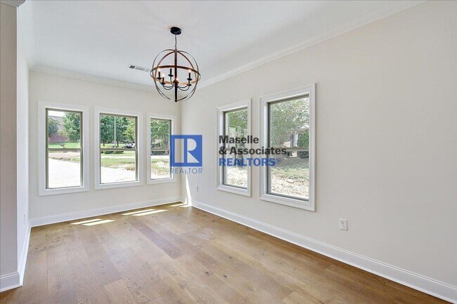 Building Photo - 206 Glen Trail