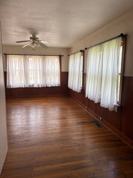 Bedroom 3 - 538 N Aydelotte Ave